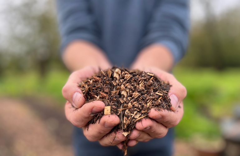 25Kompost 75Pil Hånd Morten